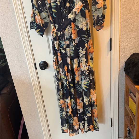 Elegant Floral Long Sleeve Dress - Picture 2 of 5